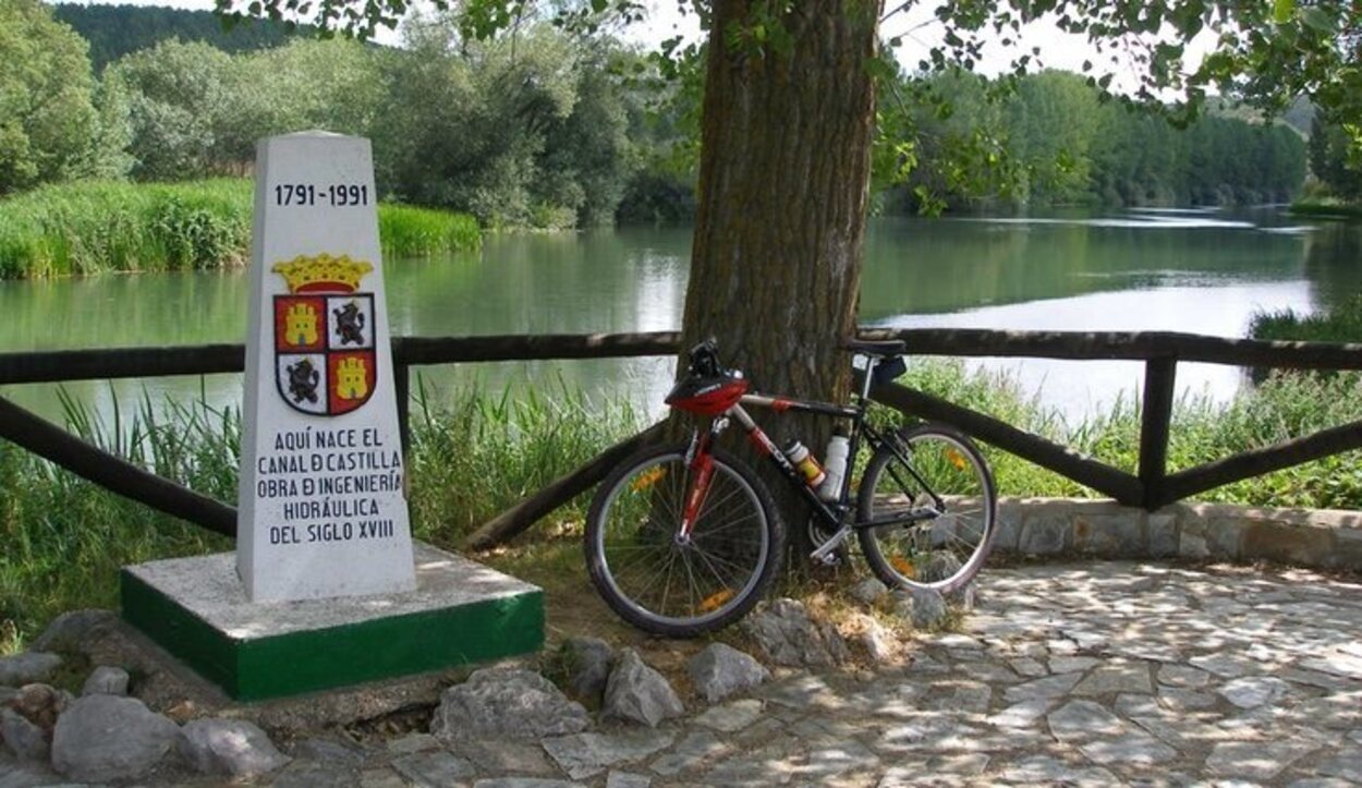 El Canal de Castilla ofrece rutas de bicicleta para recorrer su curso