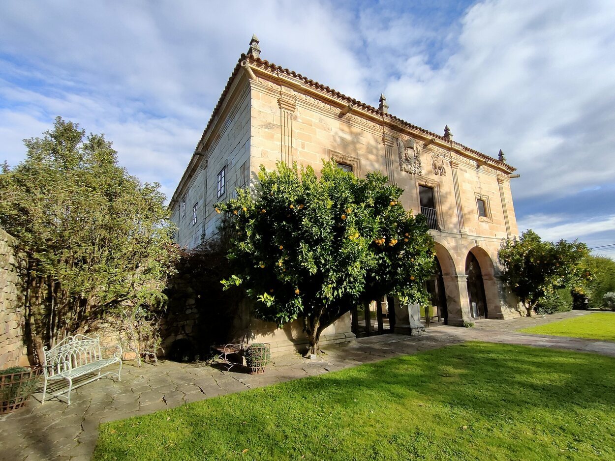 Fachada principal del Palacio de la Helguera | Foto: Guillermo Álvarez