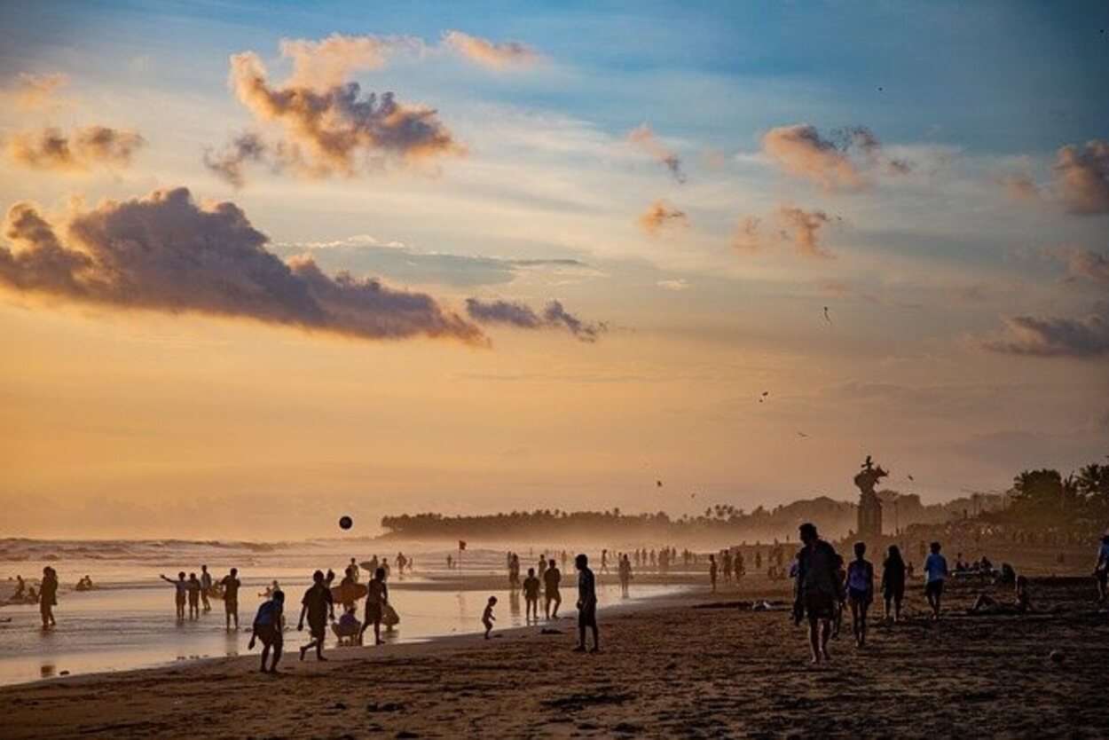 Disfruta de un baño en la playa el primer día del año en Tenerife