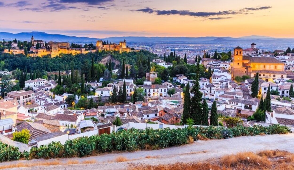 En Granada es obligatorio pasear y perderse por las callejuelas del Albaicín