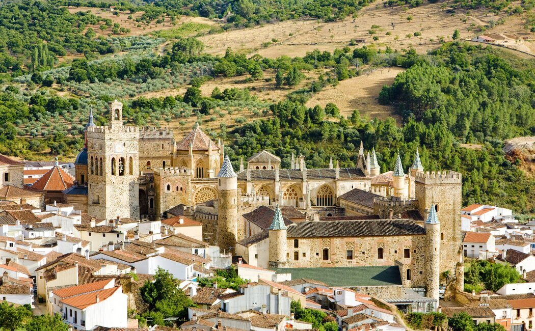 Una visita al Real Monasterio de Guadalupe, un enclave espiritual en Extremadura declarado Patrimonio de la Humanidad