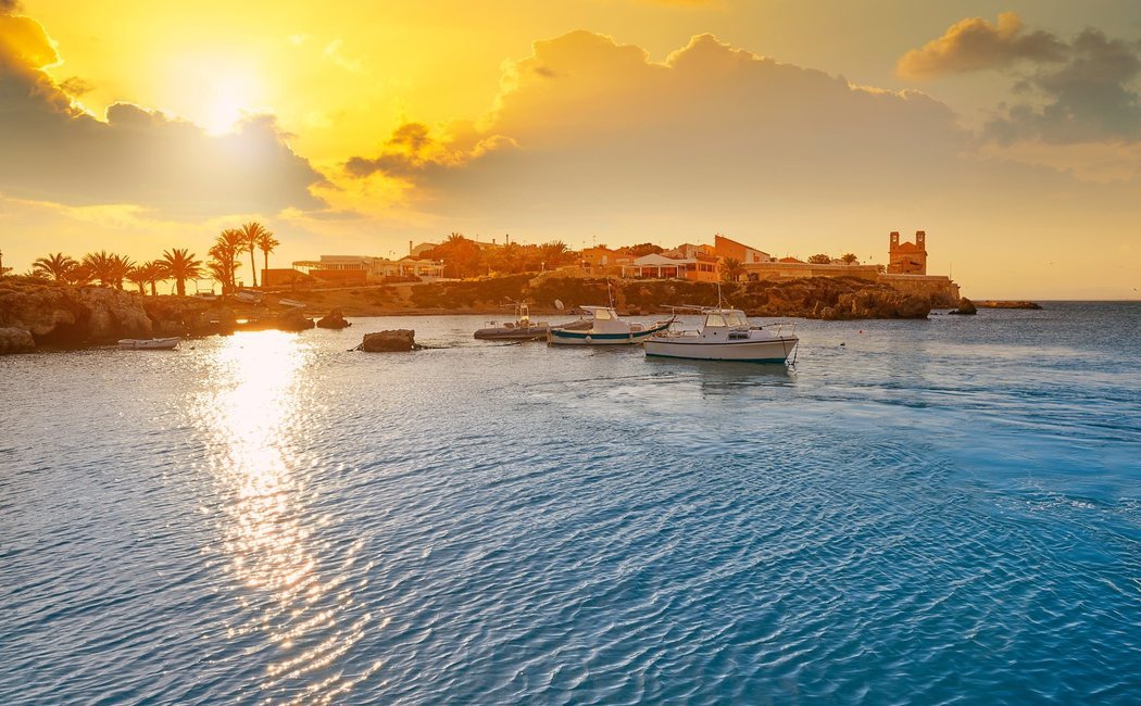 Qué ver y cómo llegar a la Isla de Tabarca, un paraíso mediterráneo en la Costa Blanca