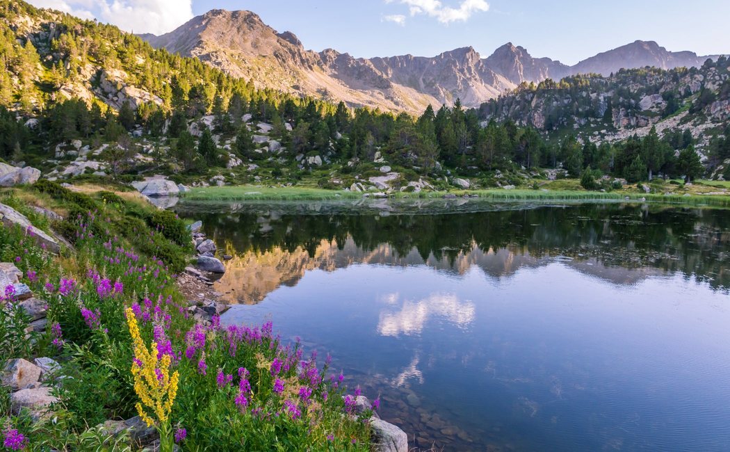 Qué ver en Andorra en verano: una ruta entre lagos, montañas sin nieve y arte románico