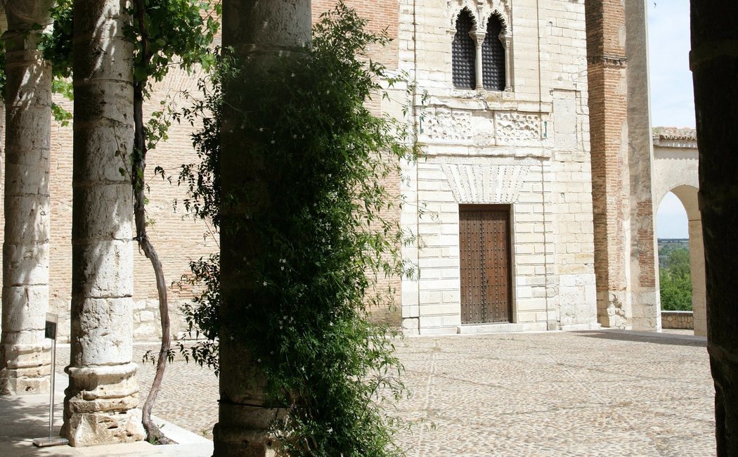 Conoce los secretos del Monasterio de Santa Clara de Tordesillas, la joya mudéjar vinculada a la Corona