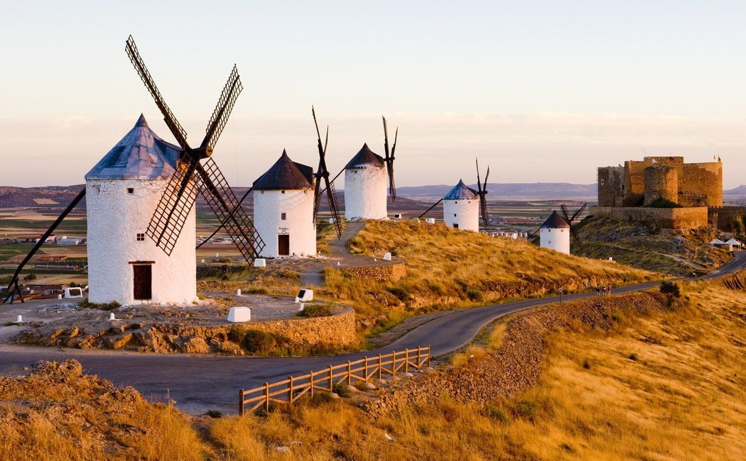 Qué ver en Consuegra, el pueblo toledano de los molinos de viento y el azafrán