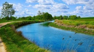 Descubre Castilla a bordo de un crucero fluvial por el Canal de Castilla